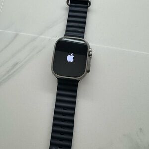 Apple Watch Ultra 1 GPS + Cellular, 49mm Titanium/Ceramic Case